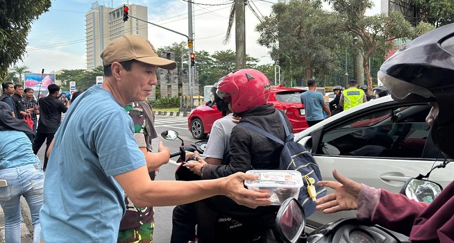 Kolaborasi Ramadan, Fave Hotel Solo Bersama Komunitas Bagikan 2.000 Takjil