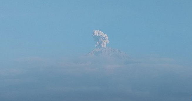 Gunung Semeru Hari Ini Semburkan Awan Panas Setinggi 600 Meter
