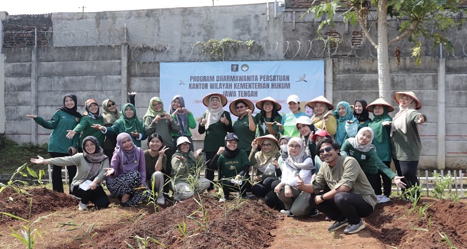 Dukung Ketahanan Pangan, DWP Kemenkum Jateng Gelar Program Berkebun