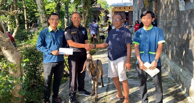 Front One Boutique Adria Boyolali Berbagi Hewan Kurban ke Masjid At-Taubah Pulisen