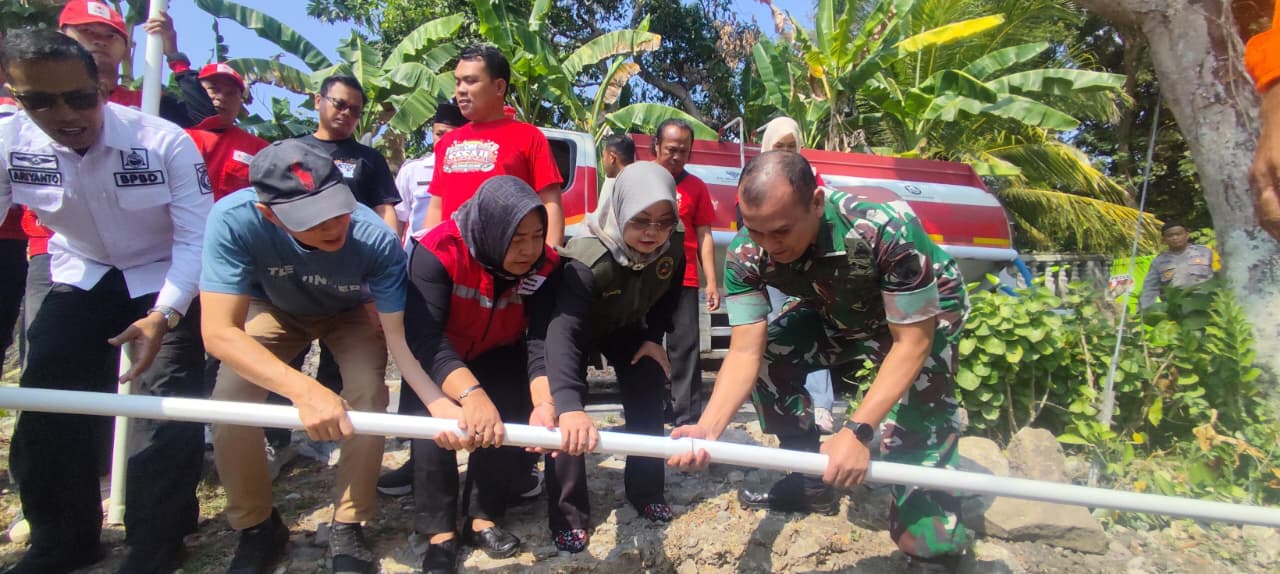 Kekeringan Meluas, Aksi Gabungan Soloraya Kirim Ribuan Liter Air Bersih dan Pipa di Sukoharjo