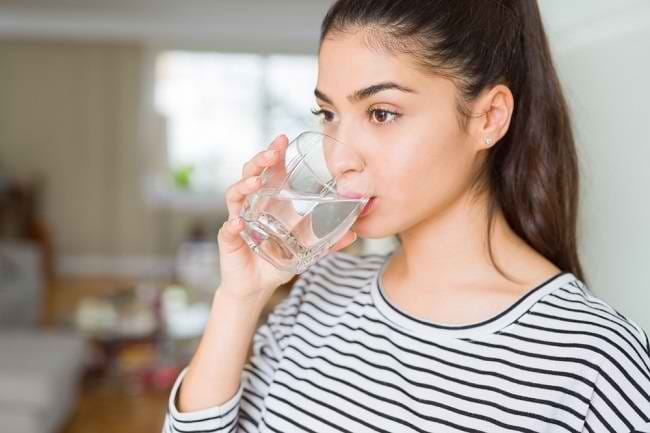 5 Tips Menjaga Tubuh Tetap Fit di Cuaca Panas, Jangan Abaikan Kebutuhan Cairan!