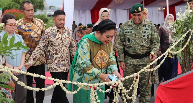Pangdivif 2 Kostrad Resmikan Patung Soeharto di Brigif 6/TSB