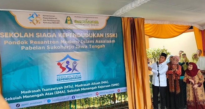 Menteri Kependudukan dan Pembangunan Keluarga Resmikan Sekolah Siaga Kependudukan di PPMI Assalaam