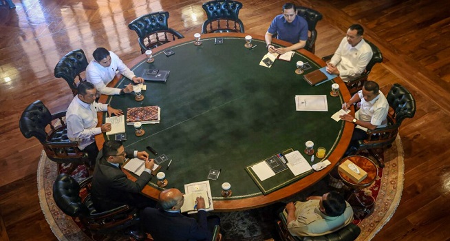 Prabowo Kumpulkan Menteri di Hambalang, Ada Apa?