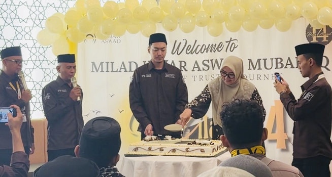Hajar Aswad Mubaroq Rayakan Milad ke-14 di Makkah Bersama 420 Jamaah