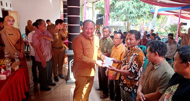 Dorong Produktivitas Peternak, Pemkab Karanganyar Kucurkan Bantuan Hibah Rp1,26 Miliar