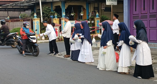 Tempati Kantor Baru, JSIT Indonesia Wilayah Jawa Tengah Gelar Khataman Alquran dan Berbagi Takjil