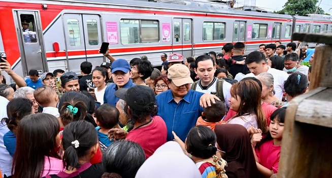 Prabowo Instruksikan Pembangunan Hunian Layak bagi Warga di Pinggir Rel