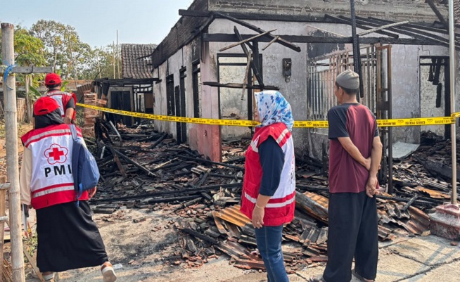 BBM Tumpah Picu Kebakaran Rumah di Mojolaban, PMI Sukoharjo Gerak Cepat Salurkan Bantuan