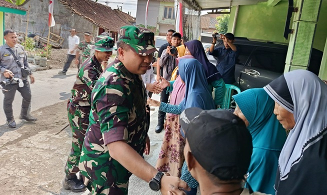 Warga Puro Sambut Hangat Kunjungan Kasdam IV/Diponegoro di Rumah Baru Ibu Sunarni Hasil TMMD ke-128
