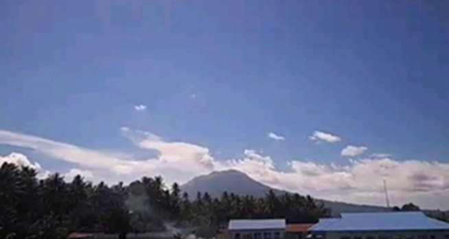 Gunung Ibu di Halmahera Erupsi, Semurkan Abu setinggi 400 Meter