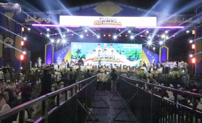Ribuan Santri Padati Jateng Bersholawat di Tegal 