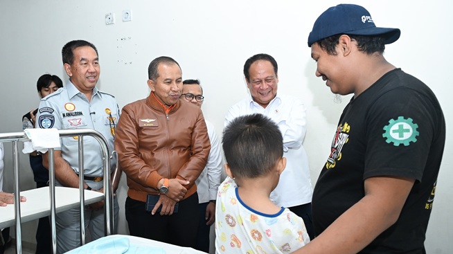 Dirut Jasa Raharja Dampingi Wamenhub Tinjau Penanganan Korban KM Mutiara Sentosa II di RS PHC Surabaya