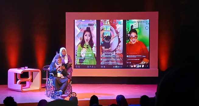 Kurniasih Zaitun Gelar Promosi Doktor lewat Karya Teater Jual Bual 