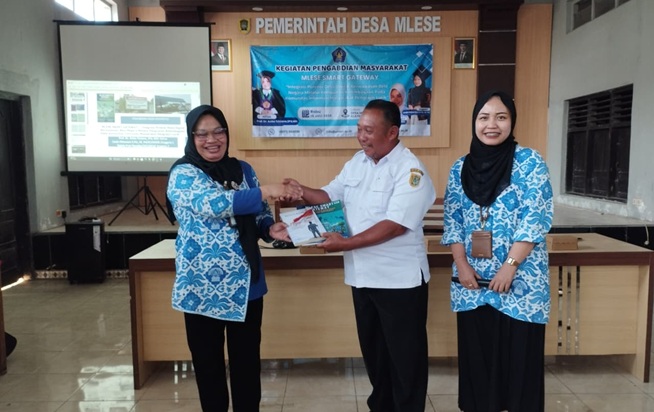 Tim Dosen UNISRI Lejitkan Potensi Desa Digital Melalui “Mlese Smart Gateway” Berbasis Bela Negara bagi Pengrajin Lurik