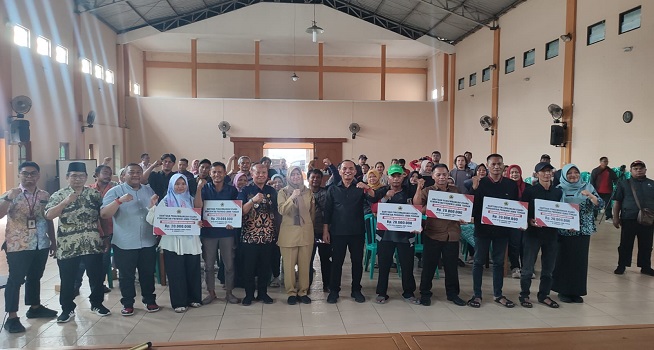 Buka Peluang UMKM, Ketua DPRD Jateng Dorong Warga Karanganyar Budidaya Ayam Kampung