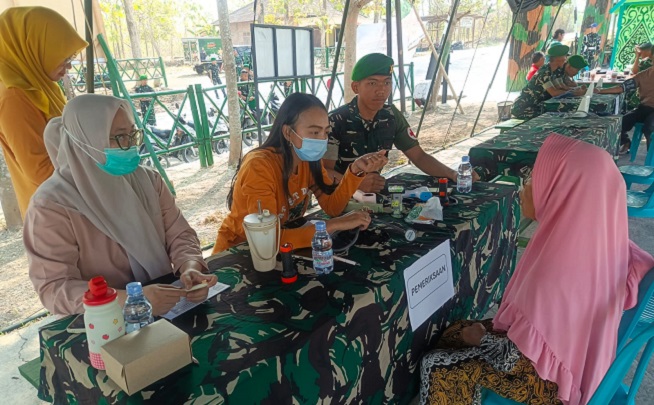 Beda dari yang Lain! Yonif TP 449 Sukoharjo Bersama KOTESH dan Teh Sepeda Balap Gelar Cek Kesehatan Gratis!