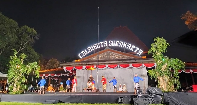 Andhudah Kidunge Simbah, Sejarah Berdirinya Kota Sala Dipentaskan secara Kolosal