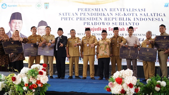 Resmikan USB SMA Sainstek Ahmad Dahlan, Mendikdasmen: Sekolah Harus Jadi Ruang yang Bersih, Sehat, dan Hemat Energi 