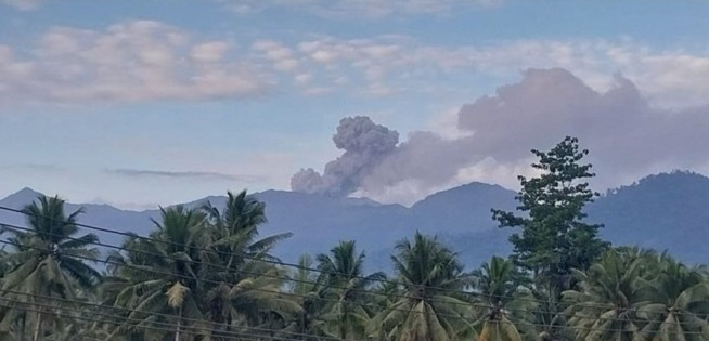 Gunung Dukono di Halmahera Utara Erupsi Lagi