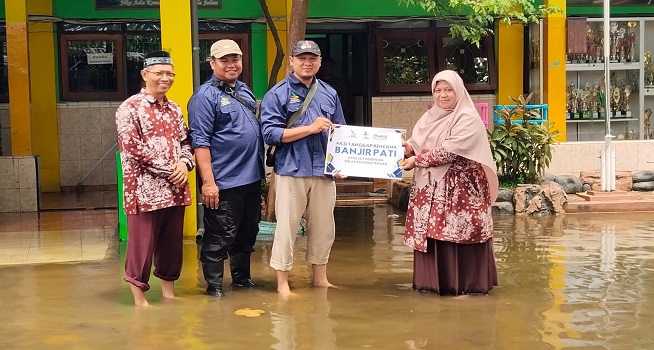 Gerak Cepat, JSIT Indonesia Wilayah Jateng Bantu Guru dan Sekolah Terdampak Banjir