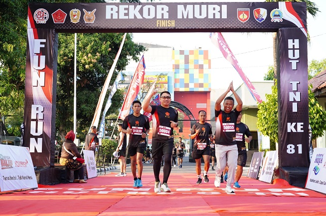 2.000 Peserta Meriahkan Fun Run HUT ke-81 TNI di Surakarta    