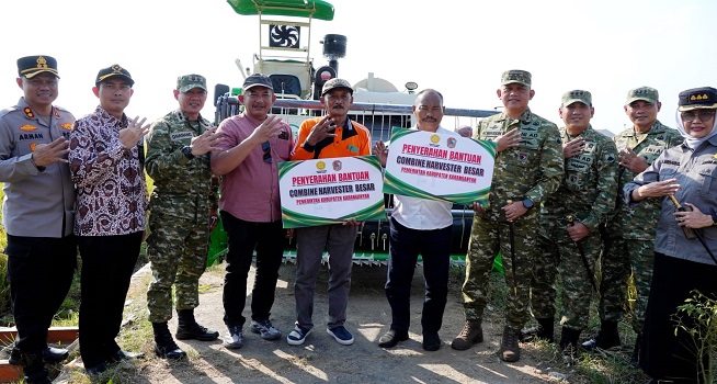Dandim Karanganyar Dampingi Pangdam IV/Diponegoro Ikuti Panen Raya Nasional Bersama Presiden Prabowo