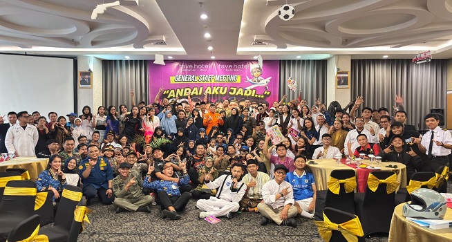 Keseruan Halal Bihalal Favehotel Solo, Karyawan Pakai Dress Code Profesi Impian Masa Kecil