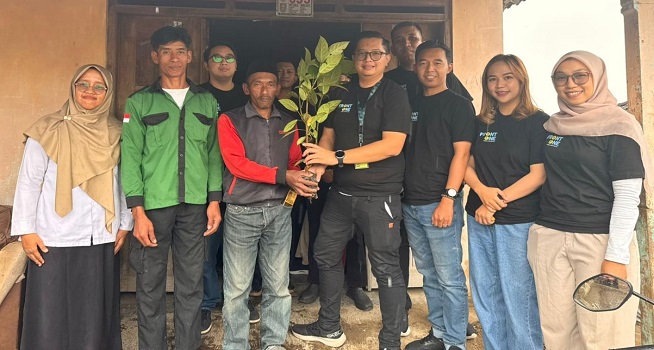 Hari Bumi, Front One Boutique Adria Boyolali dan DLH Boyolali Lakukan Penghijauan di Selo