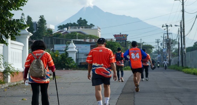 Puluhan Kilometer Ditempuh, Komunitas Pejalan Kaki Ini Satukan Iman dan Ketangguhan Fisik
