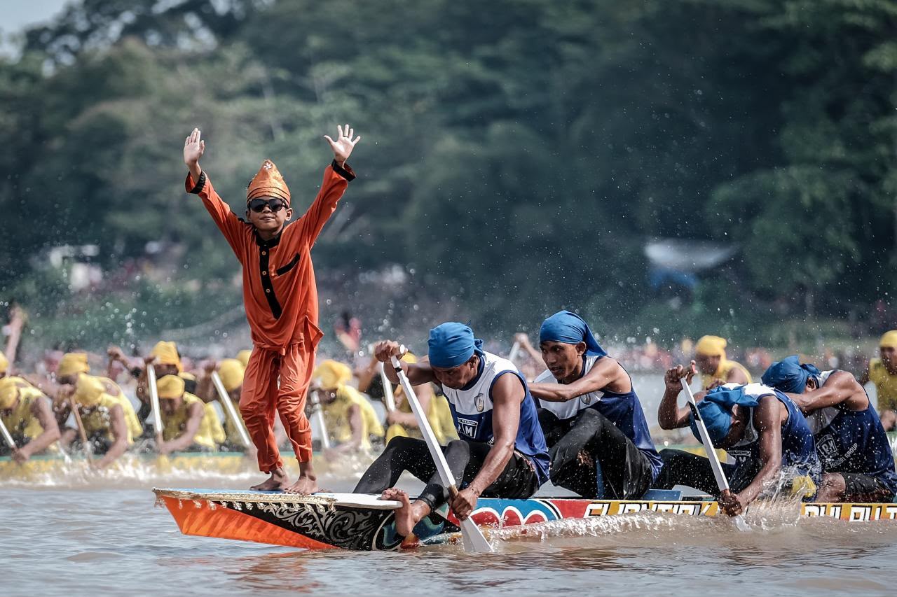 Ketika Budaya Lokal Menjadi Konten: Dilestarikan atau Sekadar Viral?