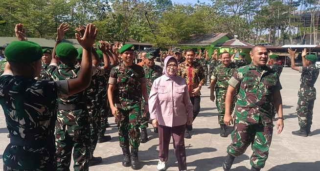 Bupati Etik Kunjungi Yonif TP 449, Perkuat Sinergi Dukung Program Ketahanan Pangan