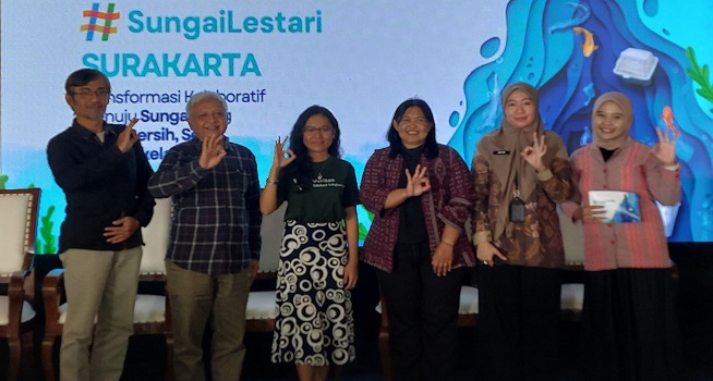 Solo Jadi Pilot Project #SungaiLestari, Trash Boom Dipasang di Kali Premulung Cegah Sampah Plastik ke Laut