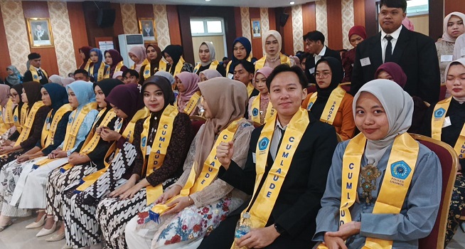 Unimus Gelar Sumpah Profesi dan Pelepasan 360 Alumni Fakultas Ilmu Keperawatan dan Kesehatan