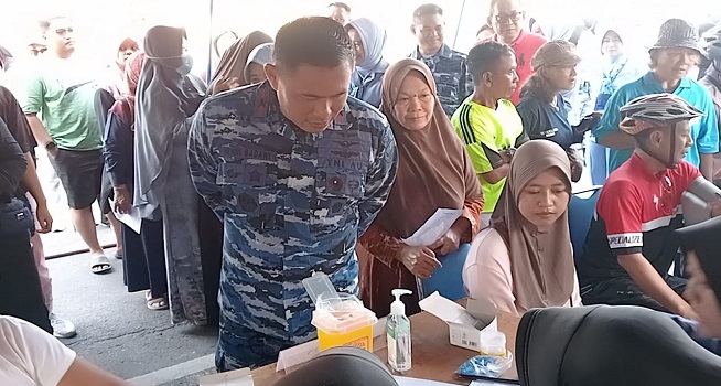 Ratusan Warga Manfaatkan Pengobatan Gratis Lanud Adi Soemarmo di CFD Colomadu Karanganyar