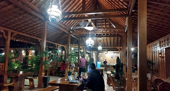 Tawarkan Nuansa Jawa Klasik, Dadap Serep Coffee and Resto jadi Tempat Nongkrong sambil Ngopi di Karanganyar 