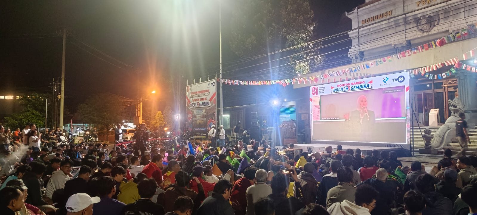 Komdigi Gelar Nobar Bola Gembira Sambut HUT Ke-81 RI, Warga Solo Padati Monumen Pers Nasional