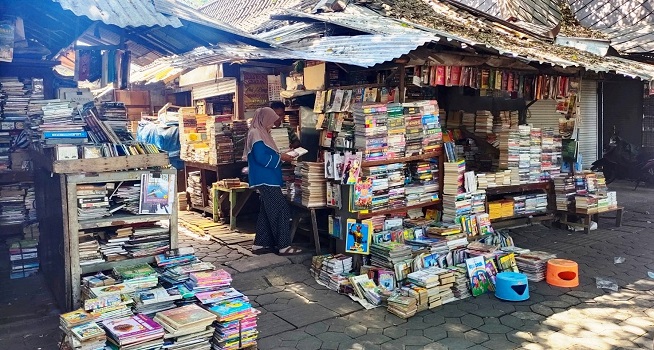 Tetap Eksis Pasar Buku Gladak Tetap Jadi Surganya Kolektor Buku Langka Tetap Eksis Pasar Buku Gladak Tetap Jadi Surganya Kolektor Buku Langka