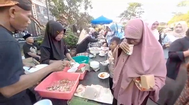 Harmoni di Bawah Langit Purbayan: Kala 7.000 Ketupat dan Pesan Damai Menyatu