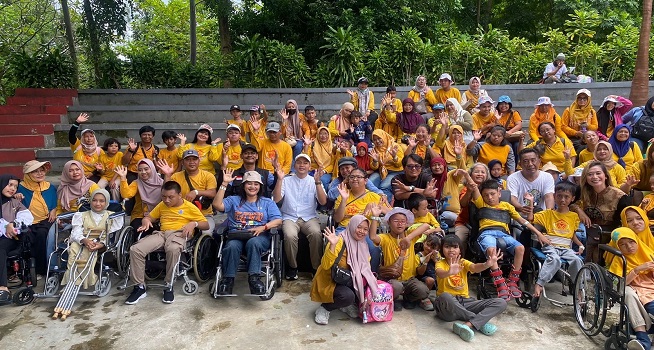 Kebahagiaan Sederhana Anak-anak Disabilitas Bersama Wali Kota di Solo Safari