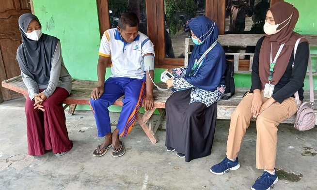 Kisah Eny Inhartati : 24 Tahun Mengabdi, Rela Rogoh Kocek Pribadi Demi ODGJ di Sukoharjo Tidak Suloyo