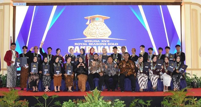 Wisuda Royal Seasons Solo, Cetak Insan Pembawa Perubahan Berlandaskan Cakrakarsa