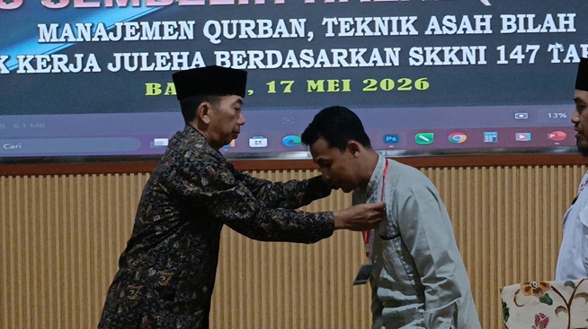 Batang Latih Juru Sembelih dan Pastikan Daging Aman, Sehat, Utuh dan Halal