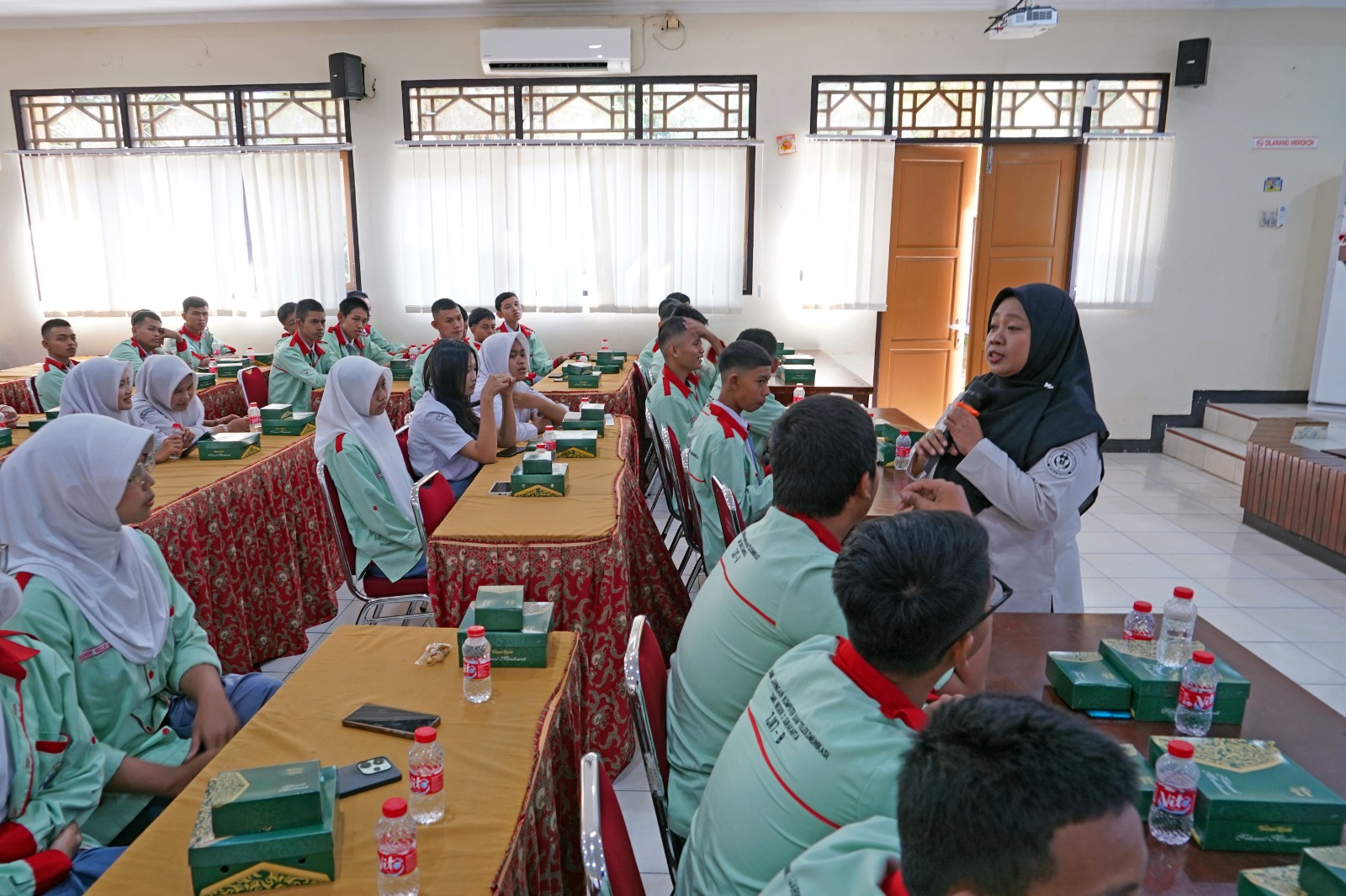 Immigration to School di SMK Negeri 2 Surakarta, Imigrasi Edukasi Pelajar soal Paspor dan Bahaya TPPO