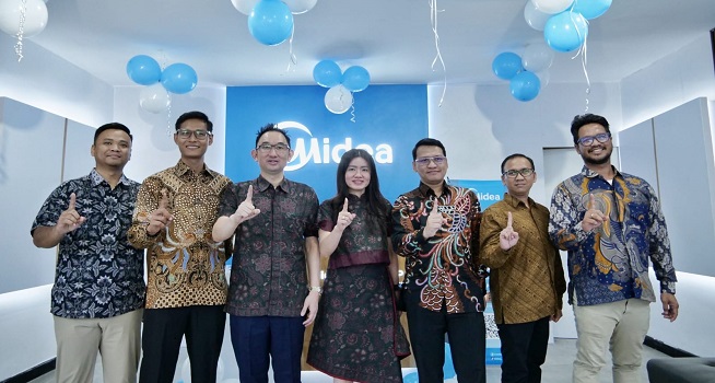 Midea Resmikan Pro Shop Pertama di Sragen, Hadirkan Solusi AC Lengkap dan Layanan Prima