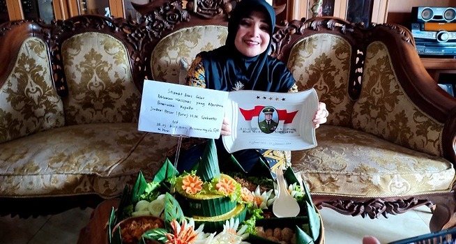 Soeharto Jadi Pahlawan Nasional, Mantan Bupati Karanganyar Rina Iriani Syukuran Tumpeng
