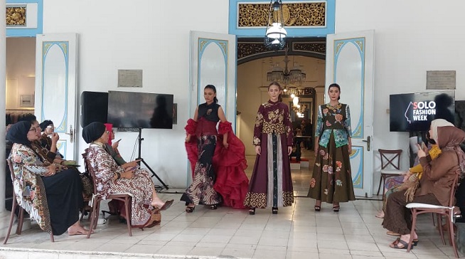 Istimewa! Solo Batik Fashion Akan Beri Ruang Bagi Pelajar dan Siswa SLB