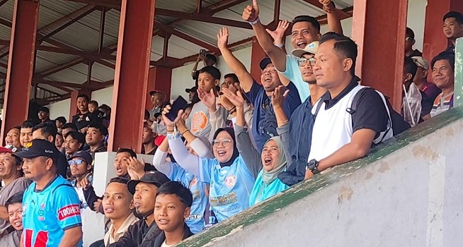 Liga 4 Jawa Tengah: Sukoharjo Fans Pilih Menepi ke Luar Stadion, Ada Apa?