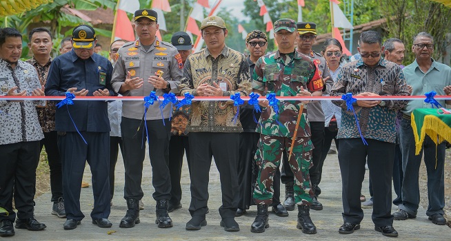 TMMD di Desa Candi Boyolali Tuntas, Betonisasi Jalan Diharapkan Tingkatkan Ekonmi Warga